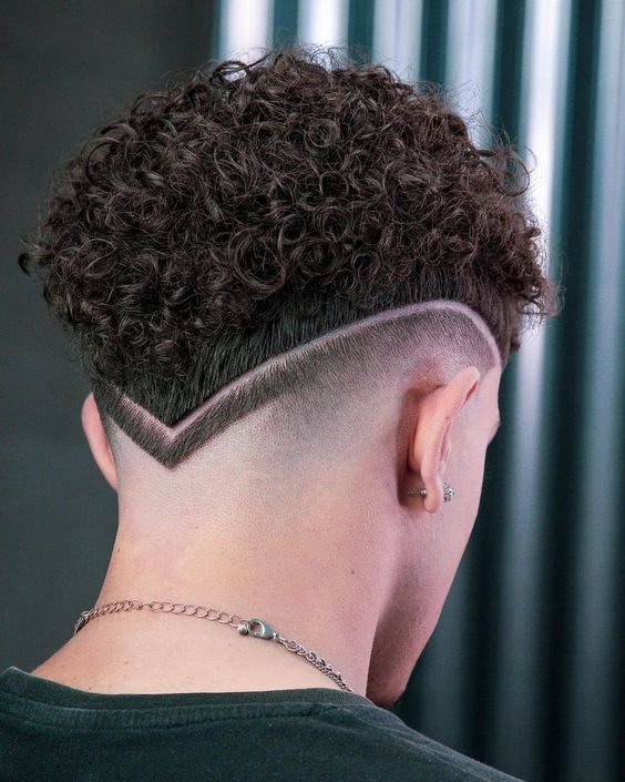 21 Drop Fade Haircut With Tight Curls.width 800 