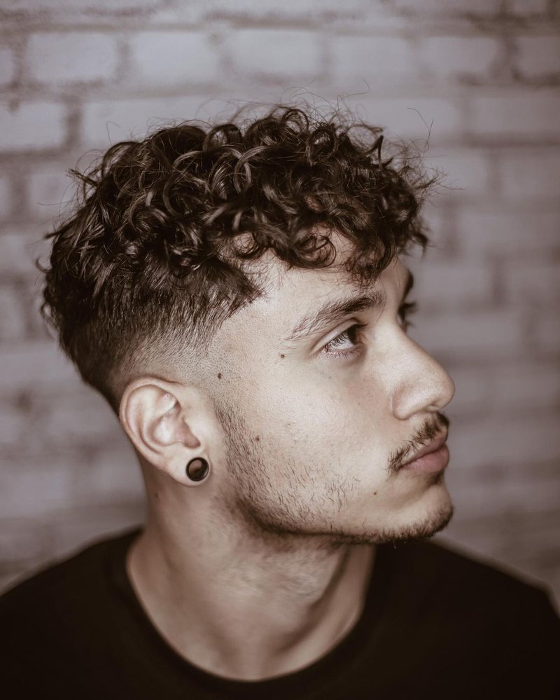 7 Drop Fade Hairstyle with Curly Hair.width 800
