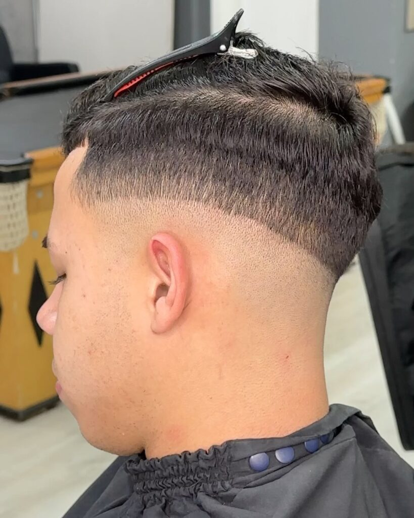 Gentlemans Wave Understated Elegance in a Taper Fade Haircut